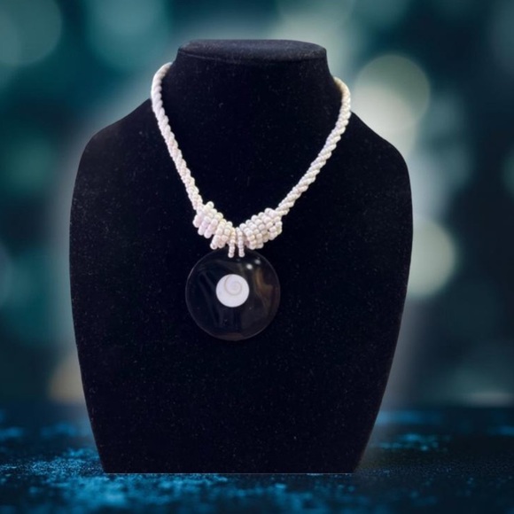 Mother of pearl necklace and seed beads NWOT - Picture 5 of 16